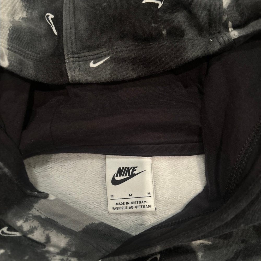 (Sold) Nike NSW Club Fleece Print Pullover Hoodie - Kids Size M - Picture 2 of 4